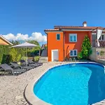 Pet Friendly Home In Porec *