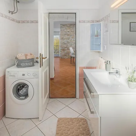 2 Bedroom Awesome In Holiday home