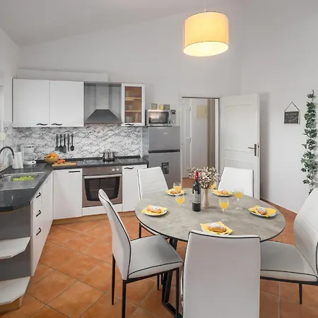 2 Bedroom Awesome In * Montizana