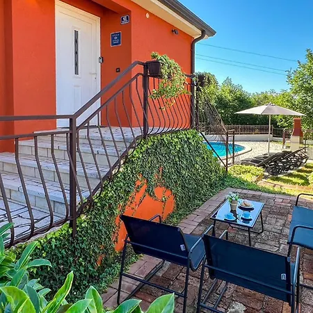 Pet Friendly Home In Porec Holiday home *