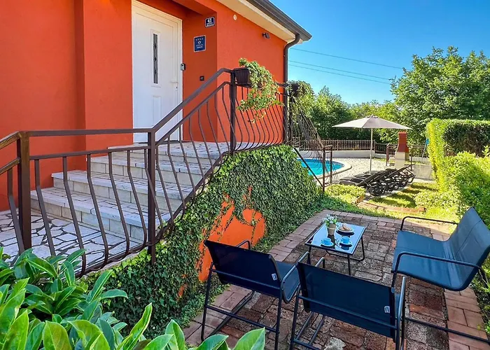 2 Bedroom Awesome In Porec Dom wakacyjny *