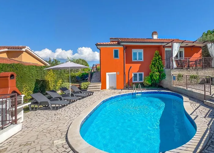 2 Bedroom Awesome In Porec *