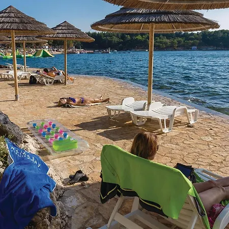 2 Bedroom Awesome In בית נופש