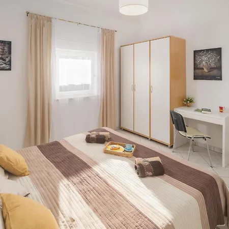 בית נופש 2 Bedroom Awesome In *