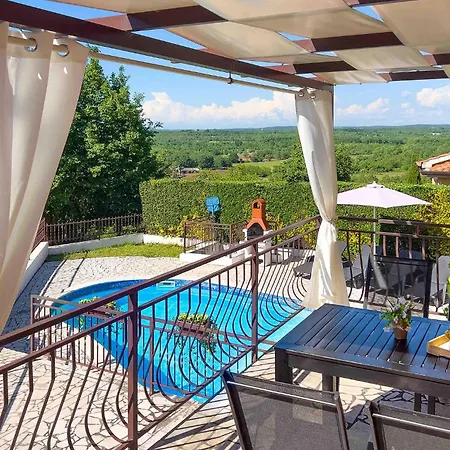 2 Bedroom Awesome In Porec Montižana