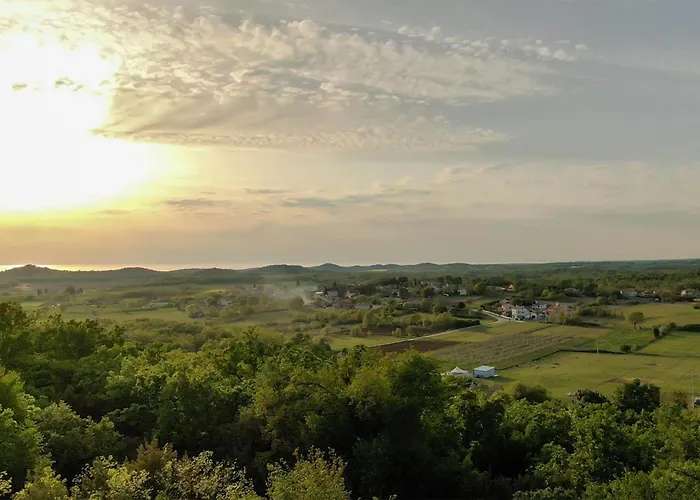 2 Bedroom Awesome In Porec Feriehus Montižana