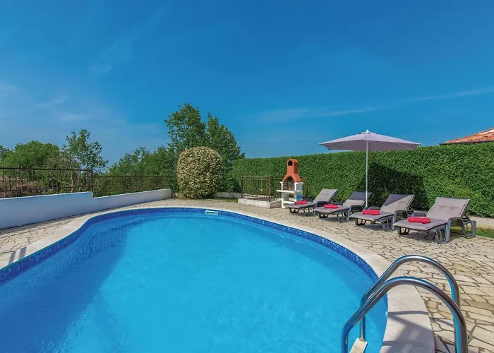 2 Bedroom Awesome In Porec Casa de Férias *