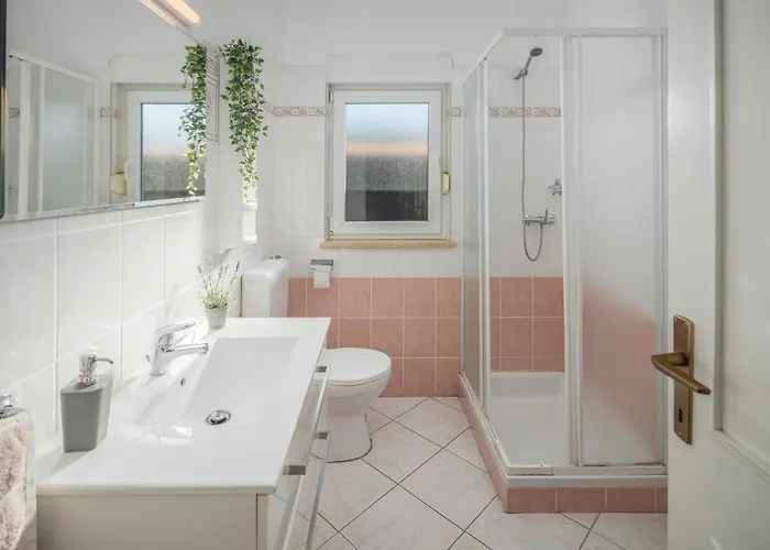 Σπίτι διακοπών 2 Bedroom Awesome In Porec Montižana