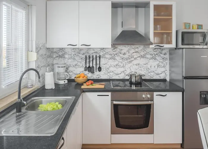 2 Bedroom Awesome In Porec *