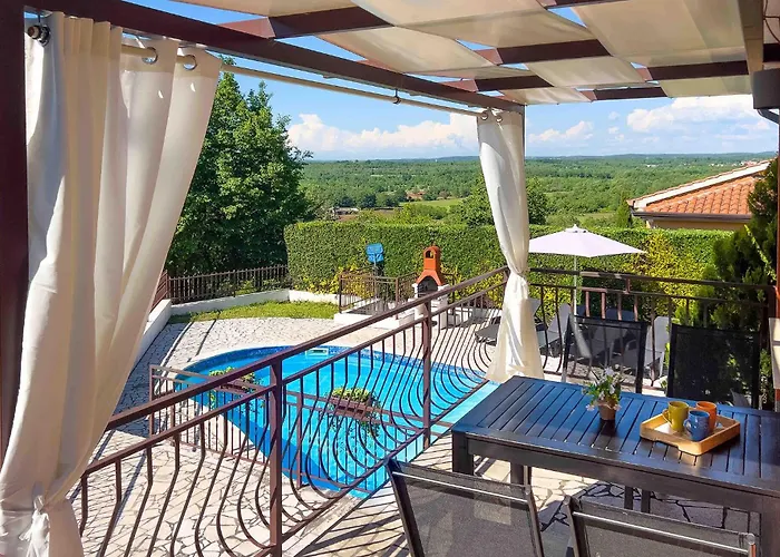 2 Bedroom Awesome In Porec Montižana