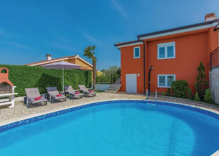 Дом отдыха 2 Bedroom Awesome In Porec Montizana